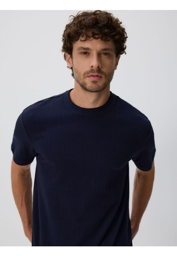 Reserved - Strukturalny t-shirt comfort fit - granatowy. Kolor: niebieski. Materiał: bawełna, dzianina