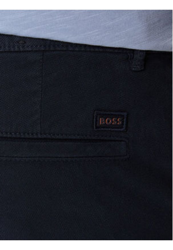 BOSS Chinosy 50548006 Granatowy Slim Fit. Kolor: niebieski. Materiał: bawełna