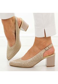 Beżowe ażurowe czółenka damskie M.Daszyński 2263A-7. Okazja: na co dzień, na imprezę. Kolor: beżowy. Materiał: skóra. Szerokość cholewki: normalna. Wzór: ażurowy. Sezon: wiosna, lato. Obcas: na słupku. Styl: casual, elegancki, klasyczny, wizytowy #1