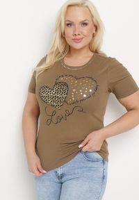 Born2be - Ciemnozielony Bawełniany T-shirt Koszulka z Krótkim Rękawem Zdobiona Nadrukiem i Cyrkoniami Corila. Okazja: na spacer, na co dzień. Kolekcja: plus size. Kolor: zielony. Materiał: bawełna. Długość rękawa: krótki rękaw. Długość: krótkie. Wzór: nadruk, aplikacja. Styl: casual, klasyczny, glamour #4