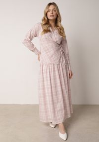 Born2be - Różowy Komplet z Bawełny Kopertowa Wiązana Bluzka i Rozkloszowana Spódnica Alais. Kolor: różowy. Materiał: bawełna #1