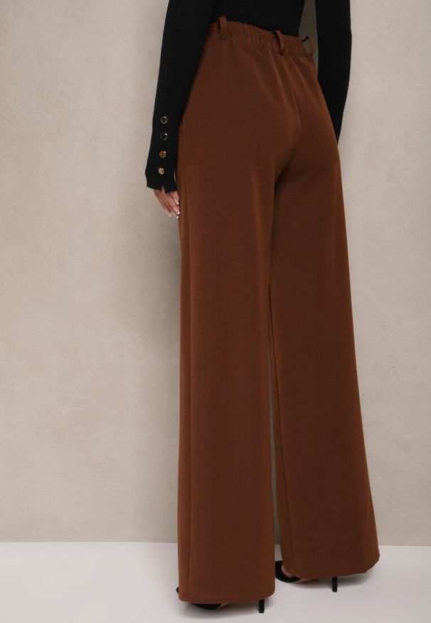 Renee - Brązowe Szerokie Spodnie High Waist z Gumką w Pasie Eternel. Okazja: na spotkanie biznesowe. Stan: podwyższony. Kolor: brązowy. Materiał: jedwab. Styl: elegancki, biznesowy
