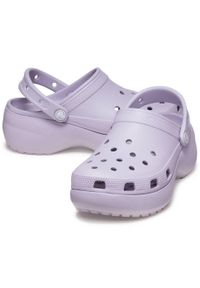 Crocs - Damski Classic chodak na platformie. Kolor: fioletowy, różowy, wielokolorowy. Obcas: na platformie. Styl: klasyczny