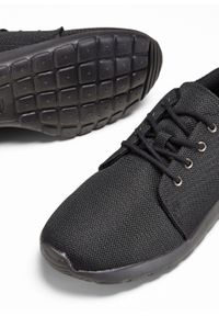 Sneakersy bonprix czarny. Kolor: czarny #4