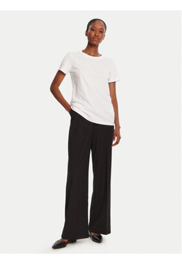 Armani Exchange T-Shirt XW001366 AF10356 U0002 Biały Regular Fit. Kolor: biały. Materiał: bawełna