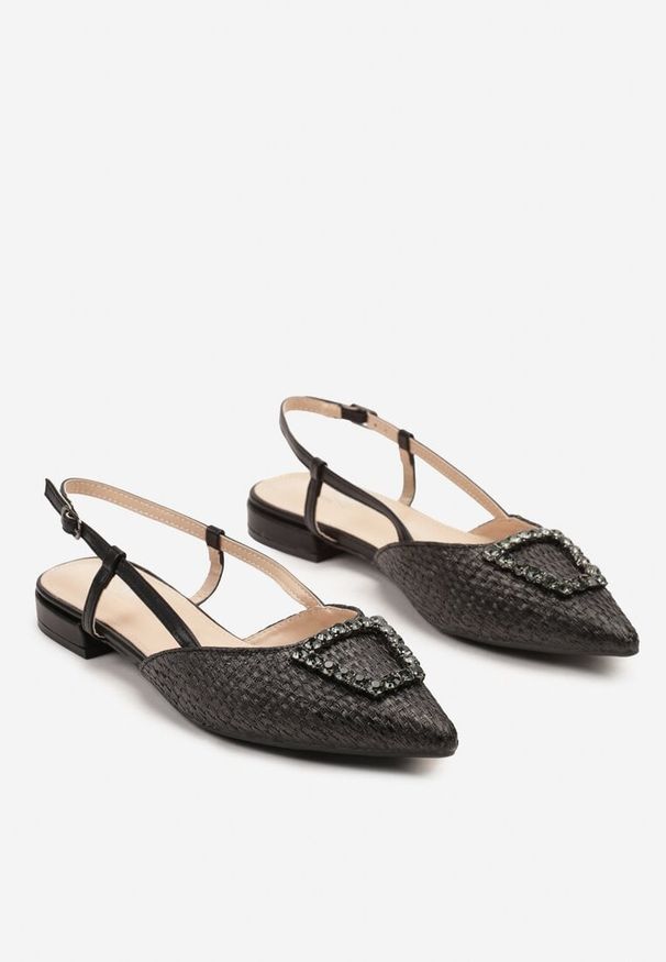 Renee - Czarne Sandały Slingback na Płaskiej Podeszwie z Klamrą i Cyrkoniami Nonithiel. Okazja: na co dzień. Zapięcie: klamry. Kolor: czarny. Wzór: aplikacja. Sezon: lato. Obcas: na płaskiej podeszwie. Styl: elegancki, casual