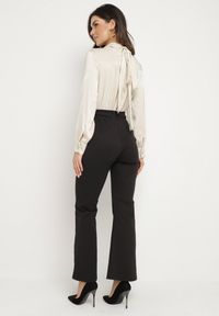 Born2be - Czarno-Beżowy Elegancki Kombinezon z Koszulową Górą z Wiązaniem i Ozdobnymi Guzikami Noriti. Okazja: na co dzień, na spotkanie biznesowe, do pracy. Kolor: czarny. Materiał: skóra. Długość rękawa: długi rękaw. Długość: długie. Styl: elegancki #5