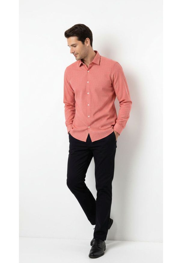 Brave Soul - Koralowa Koszula Weekendowa, Taliowana -BRAVE SOUL- z Lnem, Casualowa, Jednokolorowa, Długi Rękaw. Okazja: na co dzień. Kolor: pomarańczowy. Materiał: wiskoza, len. Długość rękawa: długi rękaw. Długość: długie. Styl: casual