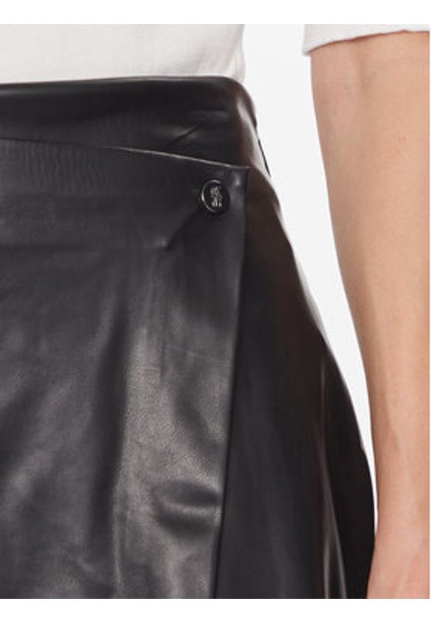 DKNY Spódnica z imitacji skóry P3JNTV18 Czarny Regular Fit. Kolor: czarny. Materiał: skóra
