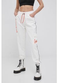 LABELLAMAFIA - LaBellaMafia jeansy damskie kolor biały. Stan: podwyższony. Kolor: biały #4