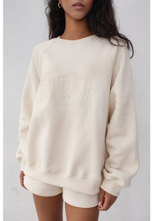 Marsala - Bluza damska o luźnym kroju z haftem MRSL w kolorze LIGHT BEIGE - OLIVET-UNI. Materiał: dresówka, bawełna, dzianina, poliester. Wzór: haft. Sezon: lato