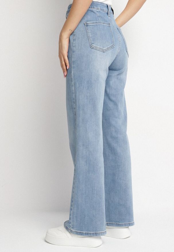 Born2be - Niebieskie Szerokie Jeansy z Bawełną i Wysokim Stanem Elanilena. Okazja: na co dzień. Stan: podwyższony. Kolor: niebieski. Styl: elegancki, casual