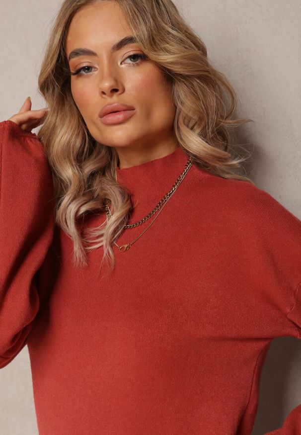 Renee - Czerwona Sukienka Mini Sweterkowa z Luźnymi Rękawami Falis. Kolor: czerwony. Materiał: dzianina. Styl: elegancki. Długość: mini