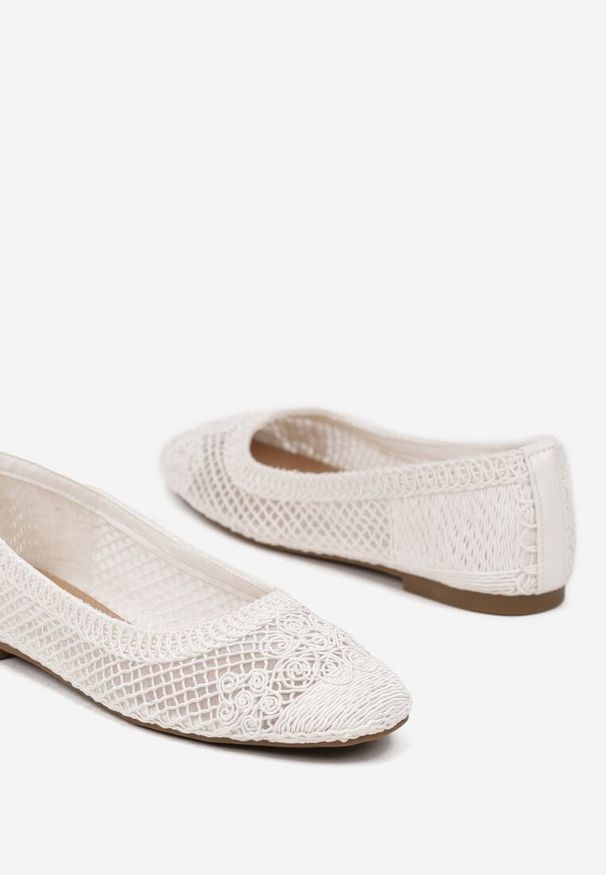 Born2be - Białe Siateczkowe Balerinki Deovana. Okazja: na co dzień, na spacer. Kolor: biały. Materiał: materiał, jeans, jedwab. Obcas: na obcasie. Styl: elegancki, casual. Wysokość obcasa: niski