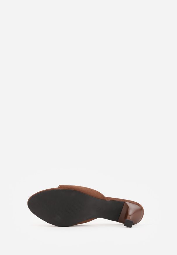 Born2be - Brązowe Klapki na Kaczuszce z Otwartym Noskiem Xenlyn. Okazja: na co dzień. Nosek buta: otwarty. Kolor: brązowy. Materiał: jeans. Obcas: na szpilce. Styl: elegancki, casual. Wysokość obcasa: średni