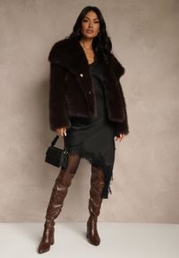 Renee - Czarna Satynowa Sukienka Asymetryczna z Koronką Monoria. Kolor: czarny. Materiał: satyna, koronka. Długość rękawa: na ramiączkach. Wzór: koronka. Typ sukienki: asymetryczne. Długość: midi #5