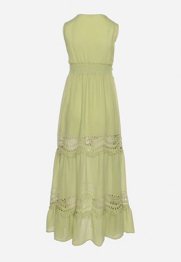 Born2be - Zielona Rozkloszowana Sukienka z Ażurowymi Zdobieniami Maxi Savanlia. Kolor: zielony. Wzór: aplikacja, ażurowy. Sezon: lato. Długość: maxi