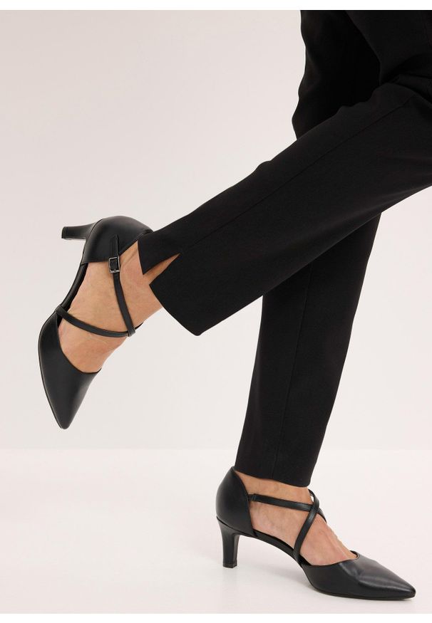 bonprix - Spodnie ze stretchem. Kolor: czarny. Styl: elegancki