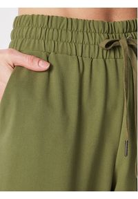 Moss Copenhagen Spodnie materiałowe Kesia 16940 Zielony Relaxed Fit. Kolor: zielony. Materiał: syntetyk