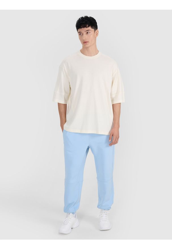 4f - 4F T-shirt oversize gładki męski - biały XL. Okazja: na co dzień. Kolor: biały. Materiał: poliester, bawełna, dzianina, materiał. Długość rękawa: krótki rękaw. Długość: krótkie. Wzór: gładki. Styl: sportowy, casual, elegancki, street, klasyczny