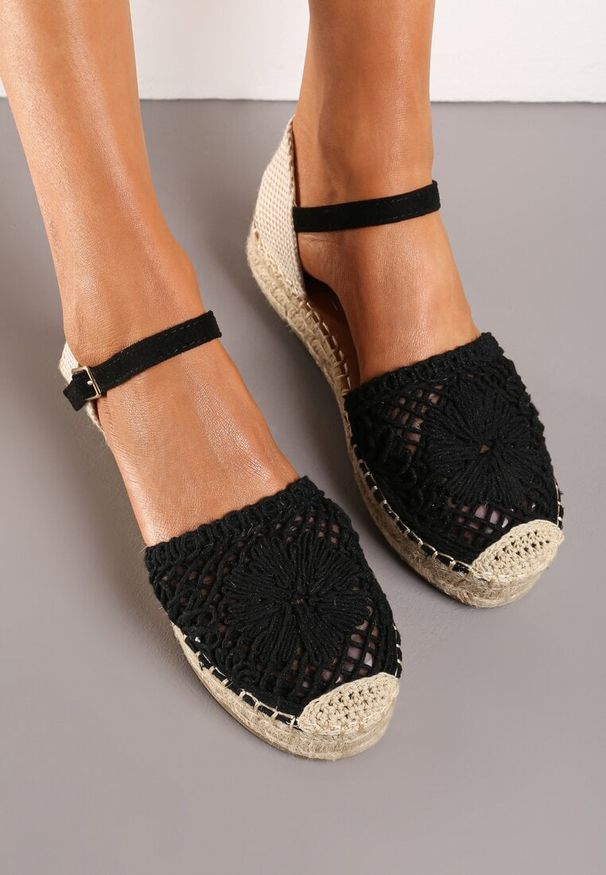 Born2be - Czarne Espadryle na Grubej Podeszwie z Plecionką i Sprzączką Anadila. Nosek buta: okrągły. Zapięcie: sprzączka. Kolor: czarny. Materiał: materiał. Styl: klasyczny, wakacyjny