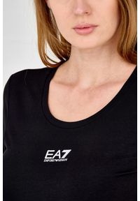 EA7 Emporio Armani - EA7 Damski t-shirt czarny z logo na środku. Kolor: czarny. Materiał: bawełna