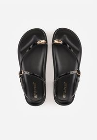 Renee - Czarne Sandały Japonki na Palec na Platformie z Metaliczną Ozdobą Rinevia. Kolor: czarny. Materiał: jeans. Wzór: aplikacja. Sezon: lato. Obcas: na platformie. Styl: elegancki #6