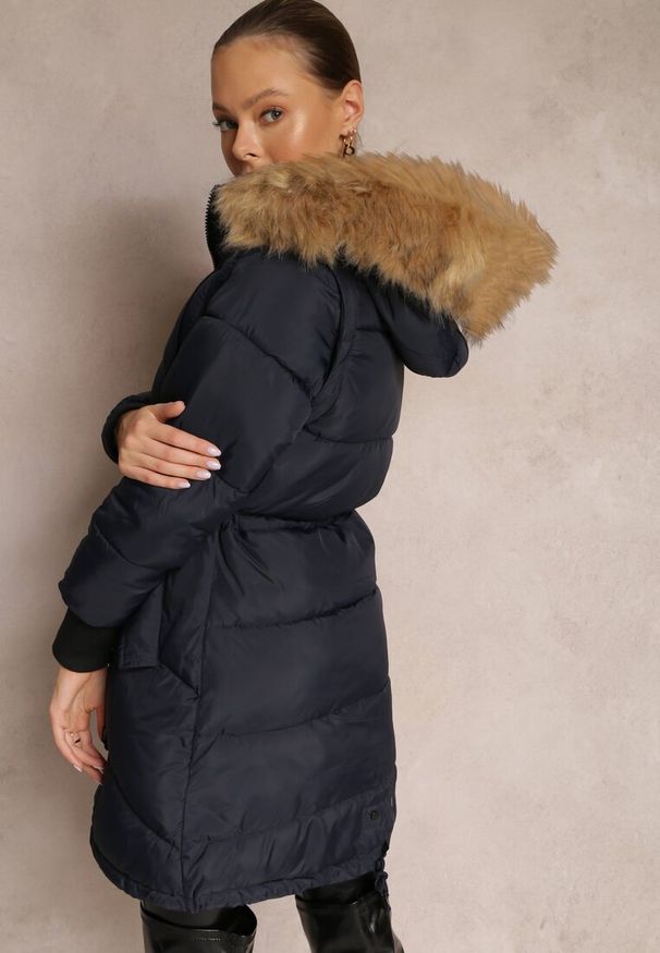 Renee - Granatowa Kurtka Taliowana z Kapturem i Odpinanymi Rękawami Raga. Typ kołnierza: kaptur. Kolor: niebieski. Materiał: jeans, tkanina. Sezon: zima, jesień. Styl: elegancki