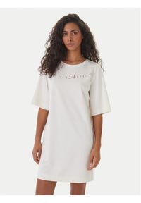 Emporio Armani Sukienka codzienna EW000618 AF20243 U1131 Biały Regular Fit. Okazja: na co dzień. Kolor: biały. Materiał: wiskoza. Typ sukienki: proste. Styl: casual #1