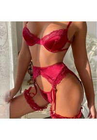 Intica - Komplet bielizny koronkowej na romantyczne wieczory Ulpia. Kolor: czerwony. Materiał: koronka. Wzór: koronka