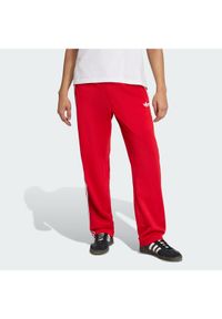 Adidas - adidas Spodnie dresowe Firebird KD8319 Czerwony Loose Fit. Kolor: czerwony. Materiał: syntetyk #1