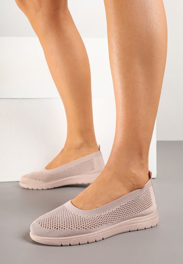 Renee - Różowe Tenisówki z Elastyczną Cholewką Avisine. Okazja: na co dzień. Kolor: różowy. Materiał: jeans. Szerokość cholewki: normalna. Styl: casual