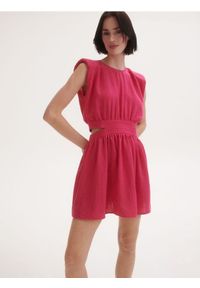 Reserved - Sukienka z wycięciami - fuksja. Kolor: różowy. Materiał: tkanina. Wzór: gładki