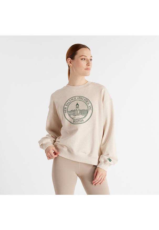 Bluza damska New Balance WT43553LIT – beżowa. Okazja: na co dzień. Kolor: beżowy. Materiał: bawełna, prążkowany, dresówka. Styl: casual
