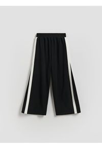 Reserved - Spodnie dresowe z lampasami - czarny. Kolor: czarny. Materiał: dresówka #1