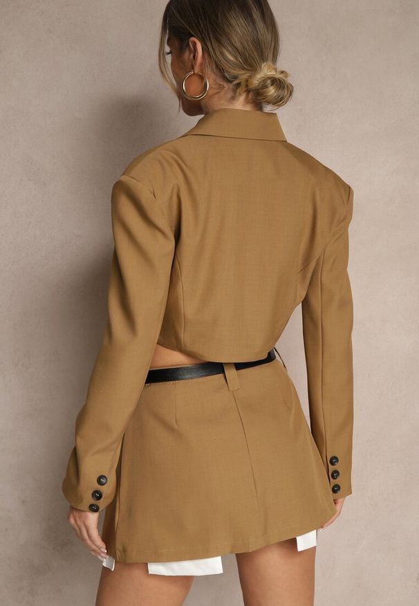 Renee - Jasnobrązowy Komplet Garniturowy Spódnico-Spodenki i Marynarka Typu Crop z Paskiem Sarivia. Kolor: brązowy
