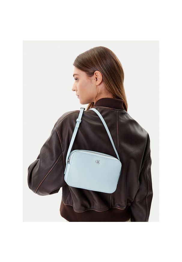 Torebka Calvin Klein. Kolor: niebieski