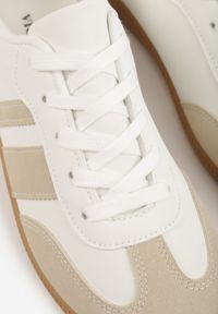 Renee - Beżowo-Białe Sneakersy w Stylu Tenisówek z Paskami Danareth. Okazja: na co dzień. Zapięcie: pasek. Kolor: beżowy #2