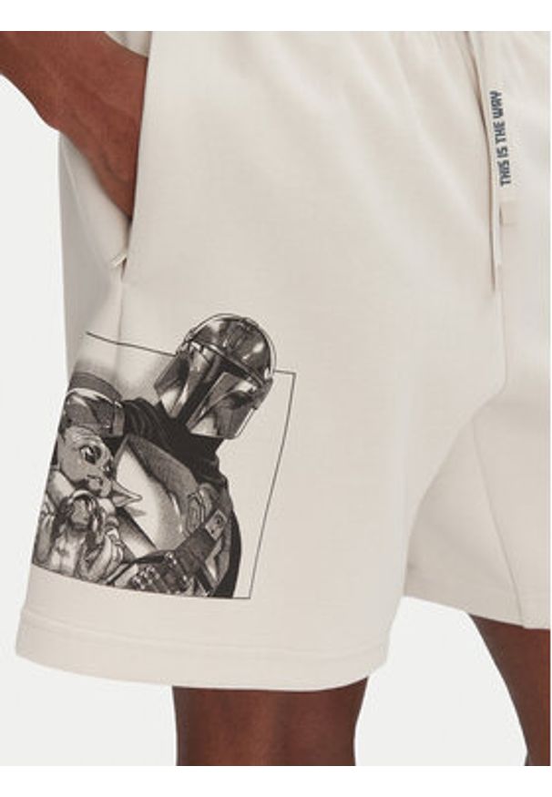 Adidas - adidas Szorty sportowe Star Wars The Mandalorian™ JI5721 Beżowy Regular Fit. Kolor: beżowy. Materiał: bawełna. Wzór: motyw z bajki. Styl: sportowy