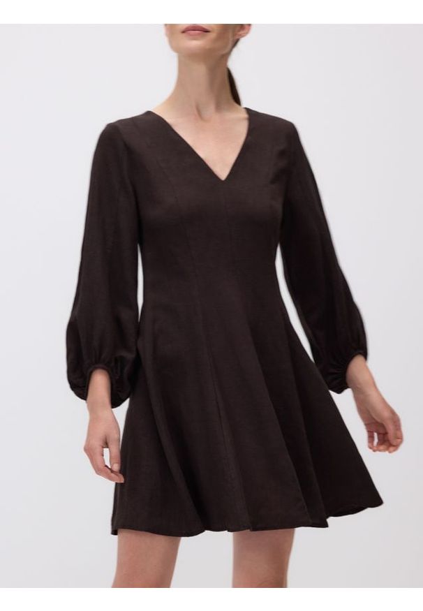 Reserved - Sukienka mini z dodatkiem lnu - brązowy. Kolor: brązowy. Materiał: len. Długość: mini