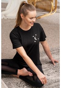 MOONHOLI - T-shirt do jogi Moonholi Moonstar z krótkim rękawem. Kolor: czarny. Długość rękawa: krótki rękaw. Długość: krótkie. Sport: joga i pilates #2