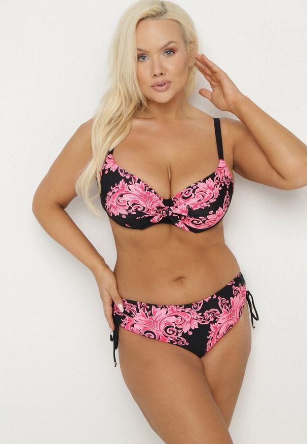 Born2be - Różowe Bikini Biustonosz z Wiązaniem i Majtki Typu Figi Norettia. Kolekcja: plus size. Kolor: różowy. Materiał: jeans