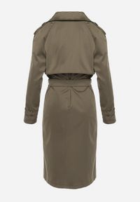 Born2be - Ciemnozielony Długi Płaszcz Trencz o Klasycznym Fasonie z Paskiem Nasde. Okazja: na co dzień. Kolor: zielony. Materiał: jeans. Długość: długie. Styl: klasyczny #5