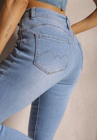 Renee - Jasnoniebieskie Jeansy o Dopasowanym Fasonie Skinny Galeth. Okazja: na co dzień. Kolor: niebieski. Wzór: aplikacja, bez wzorów. Styl: casual, elegancki