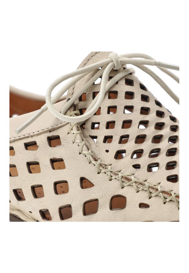 Półbuty damskie Artiker, cholewka skóra naturalna ażurowa perforacja sznurowanie z przodu miękka linia niski fason elastyczne wykończenie zaokrąglony. Zapięcie: sznurówki. Kolor: beżowy. Materiał: skóra. Szerokość cholewki: normalna. Wzór: ażurowy