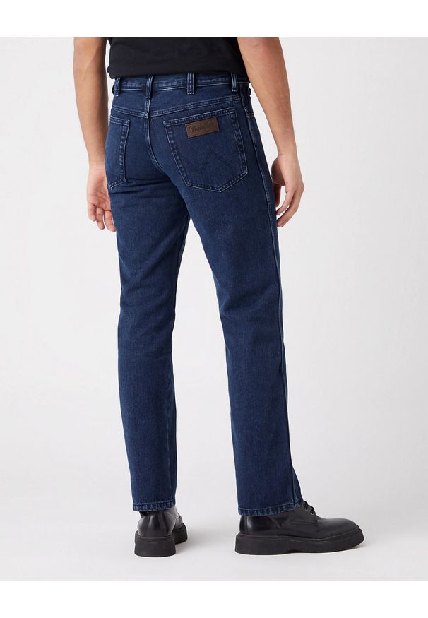 Wrangler - MĘSKIE SPODNIE JEANSOWE WRANGLER TEXAS COALBLUE STONE W121YN29H 112144746