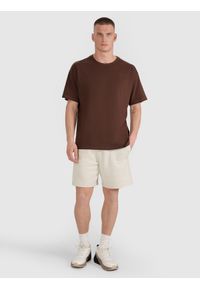 4f - 4F T-shirt oversize gładki uniseks - brązowy L. Okazja: na co dzień. Kolor: brązowy. Materiał: dzianina, jersey, bawełna. Długość rękawa: krótki rękaw. Długość: krótkie. Wzór: gładki. Styl: sportowy, klasyczny, casual