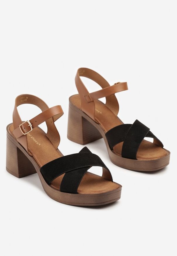 Born2be - Czarne Sandały na Obcasie z Dwoma Paskami Darilna. Okazja: na co dzień. Zapięcie: pasek. Kolor: czarny. Sezon: lato. Obcas: na obcasie. Styl: elegancki, retro, casual. Wysokość obcasa: średni