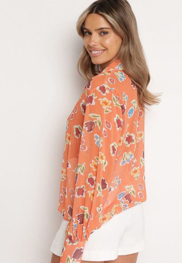 Born2be - Pomarańczowa Koszula z Transparentnej Tkaniny w Kwiaty Brumelia. Okazja: na imprezę. Kolor: pomarańczowy. Materiał: tkanina. Długość rękawa: długi rękaw. Długość: długie. Wzór: kwiaty. Styl: elegancki
