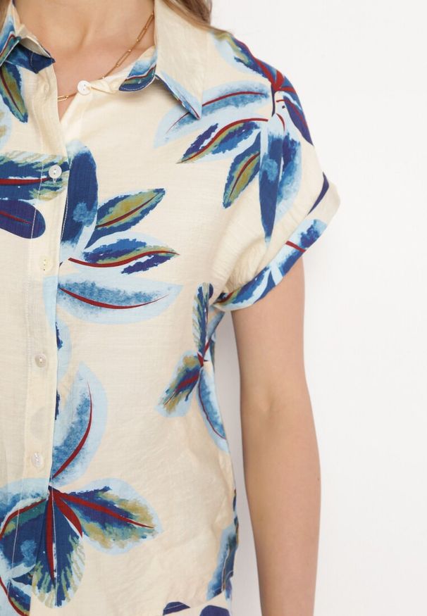 Born2be - Beżowa Wiskozowa Koszula z Krótkim Rękawem we Florystyczny Print Venaia. Okazja: na spacer, na spotkanie biznesowe, do pracy. Kolor: beżowy. Materiał: wiskoza. Długość rękawa: krótki rękaw. Długość: krótkie. Wzór: nadruk. Sezon: wiosna, lato. Styl: biznesowy, elegancki